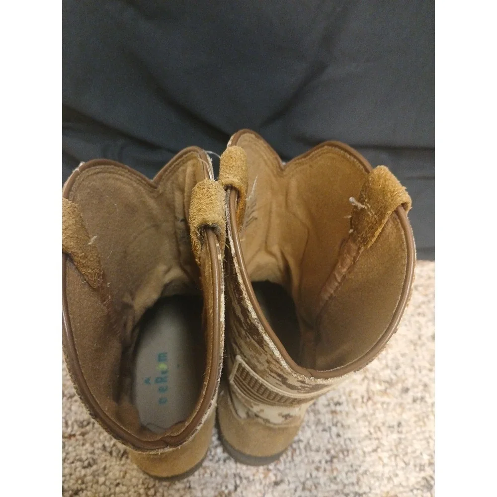 Ariat kid's‎ Boots Size 3.5- Patriot Western/Sand Camo Print